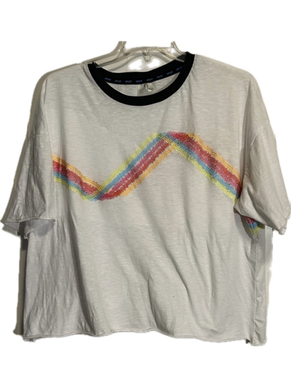 Disney Epcot White Embroidered Ringer Tee Women Sz XXL Roll Edge Hem & Cuffs